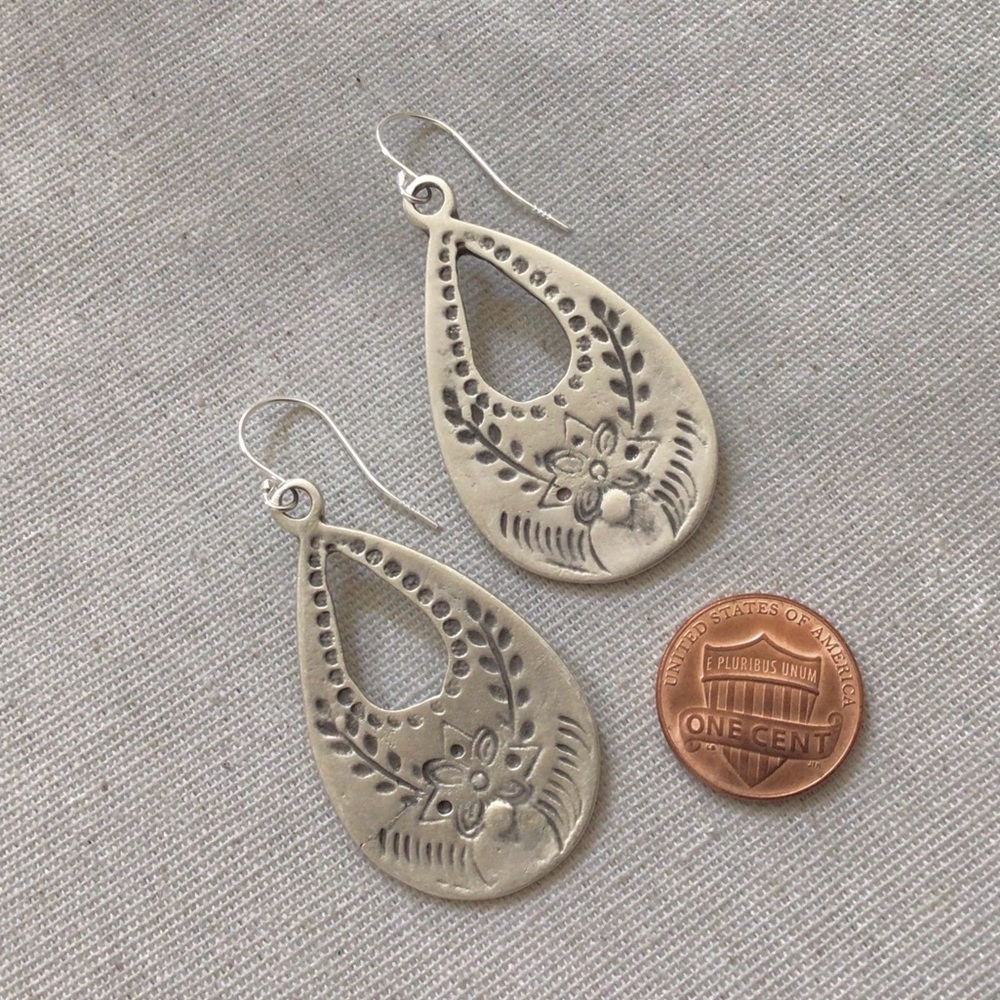 Sundance Stamped Silver Floral Teardrop Drop Earrings in Silver - Picture 9 of 11